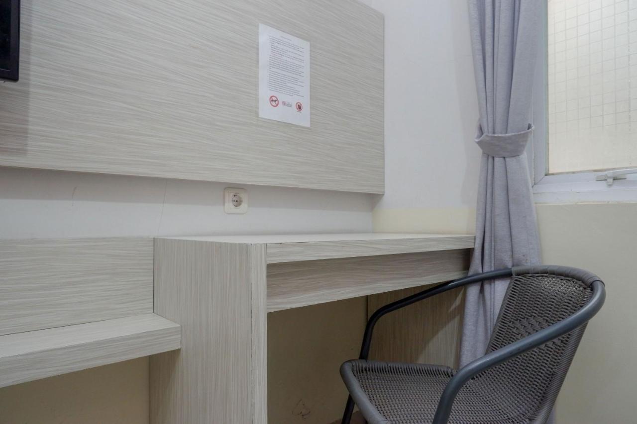 ホテル レッドドアーズ ニア ジョグジャ シティ モール Melati エクステリア 写真